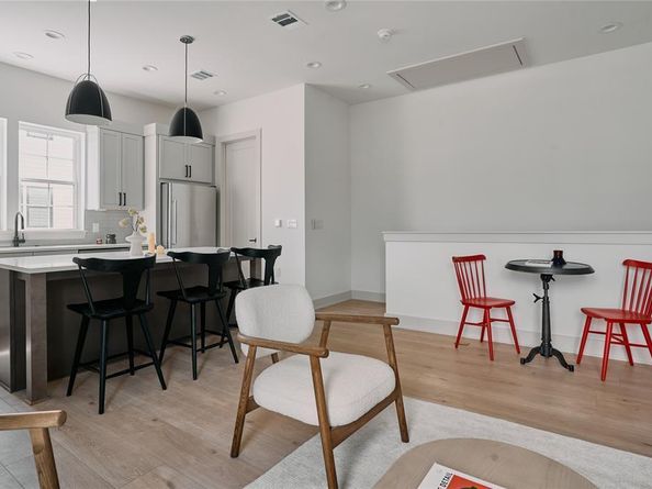 2209 Woodland Ave 603, Austin TX 78741