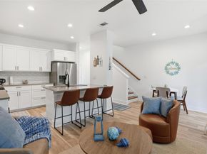 512 Palmer DR, Point Venture TX 78645
