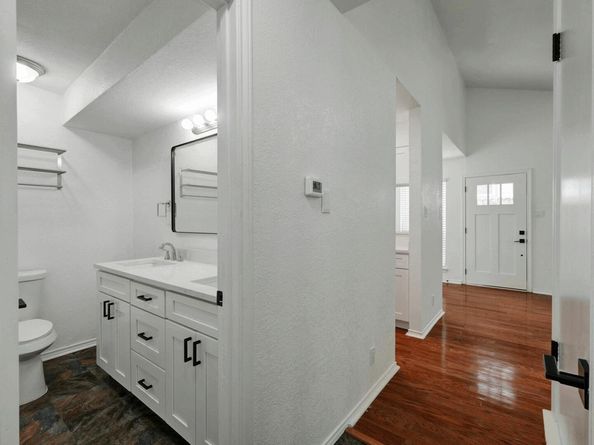 913 Sirocco DR A & B, Austin TX 78745