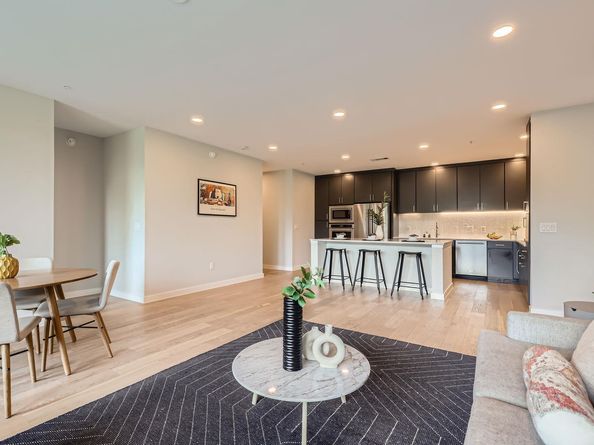 900 S 1st ST 212, Austin TX 78704