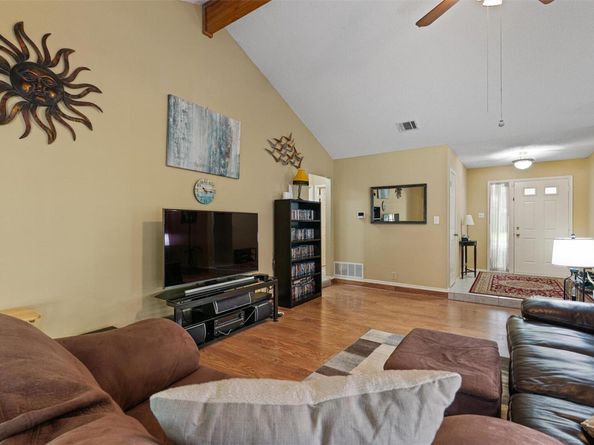 9112 Hazelhurst DR, Austin TX 78729