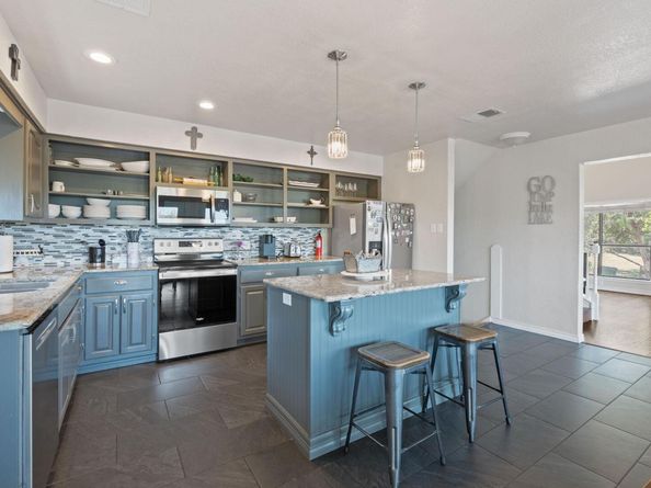 156 Lakefront DR, Point Venture TX 78645