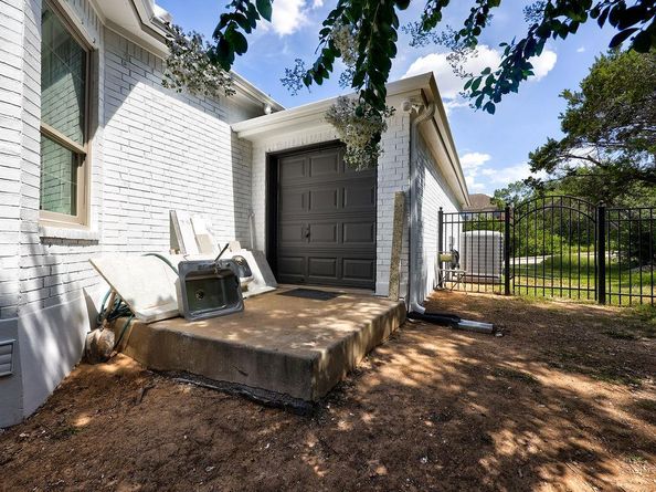 9902 Scenic Bluff DR, Austin TX 78733