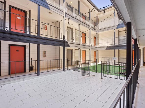2803 Hemphill PARK B106, Austin TX 78705