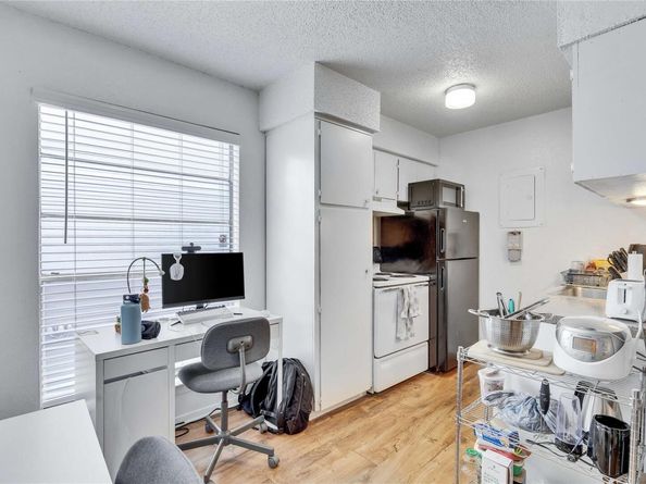 2803 Hemphill PARK B106, Austin TX 78705