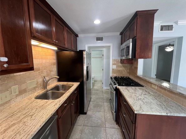 407 E 45th ST 108, Austin TX 78751