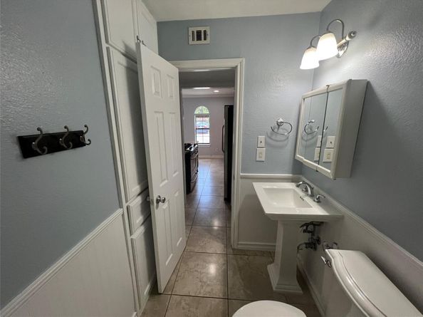 407 E 45th ST 108, Austin TX 78751