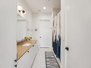 800 Embassy DR 429, Austin TX 78702