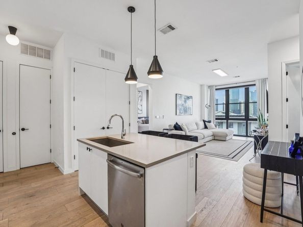800 Embassy DR 429, Austin TX 78702