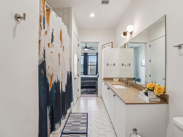 800 Embassy DR 429, Austin TX 78702