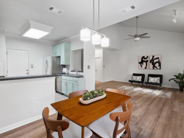 12212 Brigadoon LN 117, Austin TX 78727