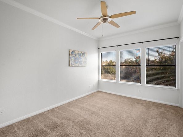 12212 Brigadoon LN 117, Austin TX 78727