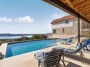 13805 Skyline DR, Austin TX 78732