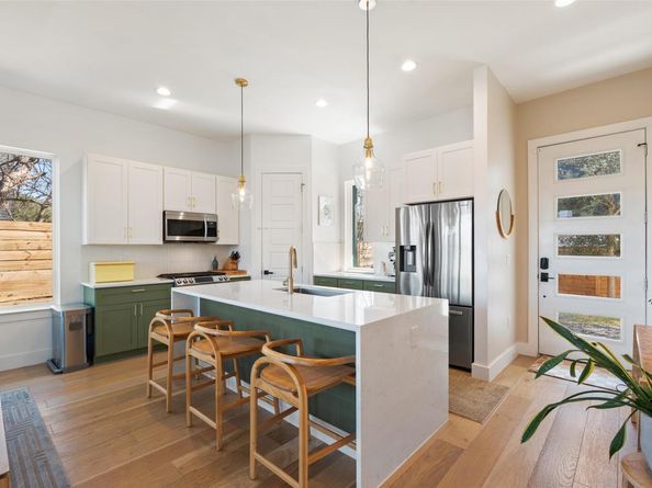 5604 Samuel Huston Ave 2, Austin TX 78721