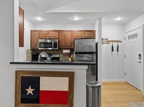 3601 Menchaca RD 215, Austin TX 78704