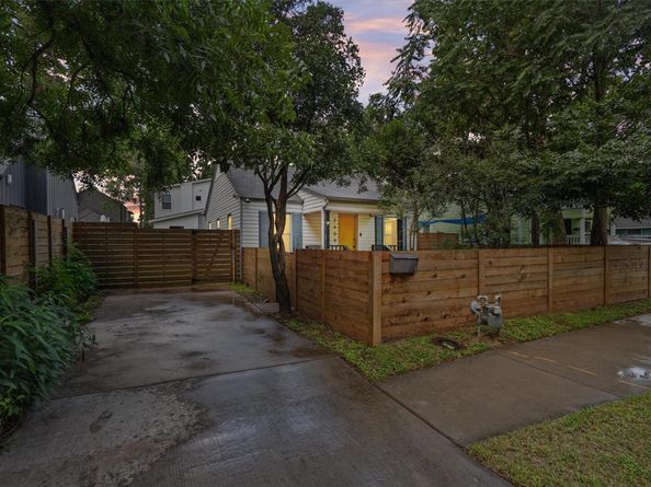 2609 Willow ST 1, Austin TX 78702