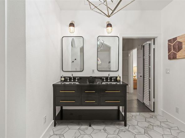 2106 Kenwood Ave, Austin TX 78704