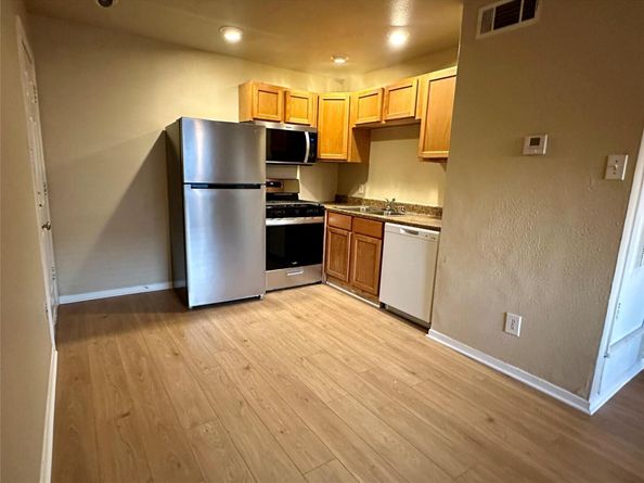 803 W 28th ST 106, Austin TX 78705