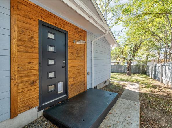 1204 Eleanor ST, Austin TX 78721