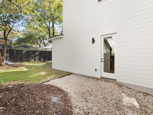 2001 Rountree DR 1, Austin TX 78722