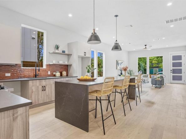 2001 Rountree DR 1, Austin TX 78722