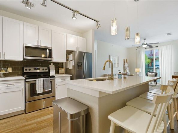 1900 Barton Springs RD 4029, Austin TX 78704