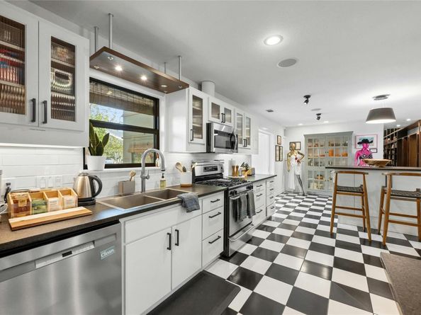 2409 East Side DR, Austin TX 78704