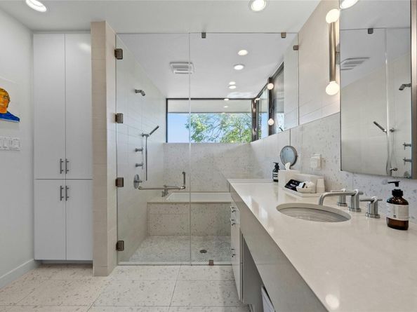2409 East Side DR, Austin TX 78704
