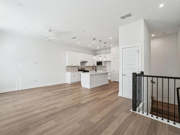 200 W 56th ST 8104, Austin TX 78751