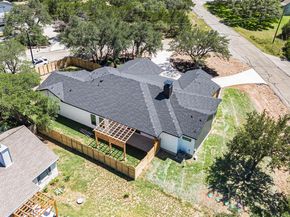 609 Cowal DR S, Briarcliff TX 78669
