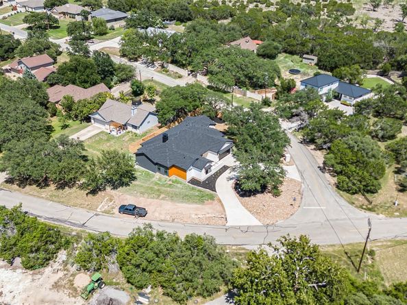 609 Cowal DR S, Briarcliff TX 78669