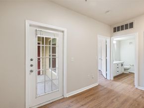 2320 Gracy Farms LN 323, Austin TX 78758