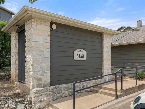 2320 Gracy Farms LN 323, Austin TX 78758