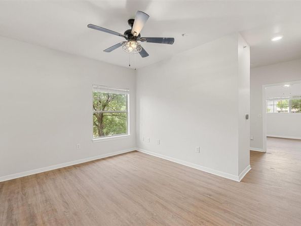2320 Gracy Farms LN 323, Austin TX 78758