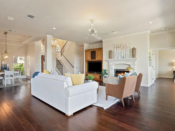 316 Lakefront DR, Point Venture TX 78645