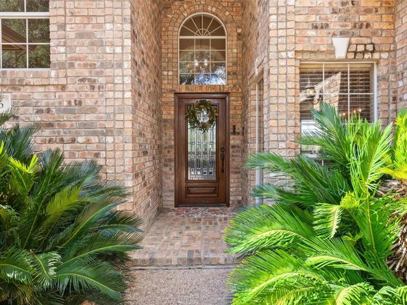 316 Lakefront DR, Point Venture TX 78645