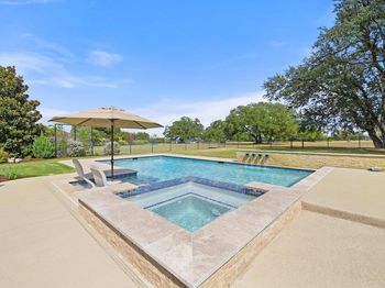 112 Charmstone LN