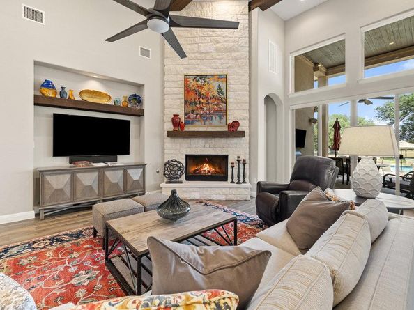 112 Charmstone LN, Georgetown TX 78628