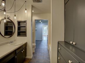 1607 S Elm ST, Georgetown TX 78626