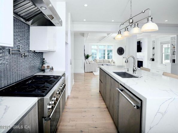 1 Home Place A / B, Greenwich CT 06830
