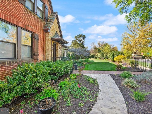 1520 N Highland Street, Arlington VA 22201