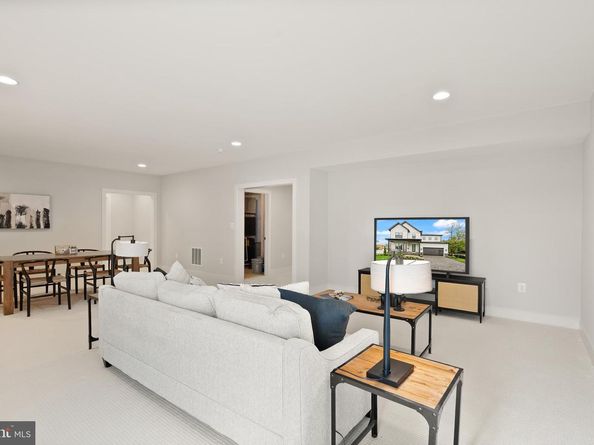 5817 2nd Street S, Arlington VA 22204