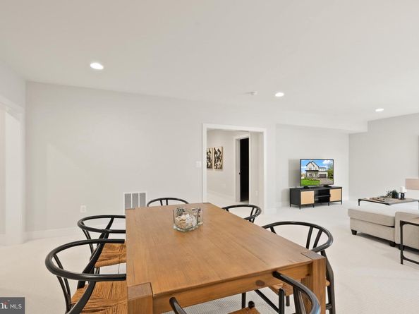 5817 2nd Street S, Arlington VA 22204