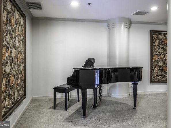 1600 N Oak Street 517, Arlington VA 22209