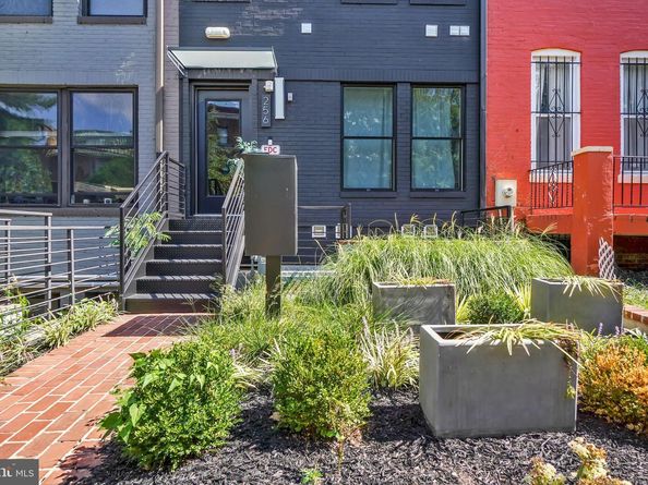 256 15TH Street SE 1, Washington DC 20003