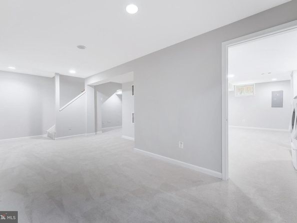 21031 Thoreau Court, Sterling VA 20164