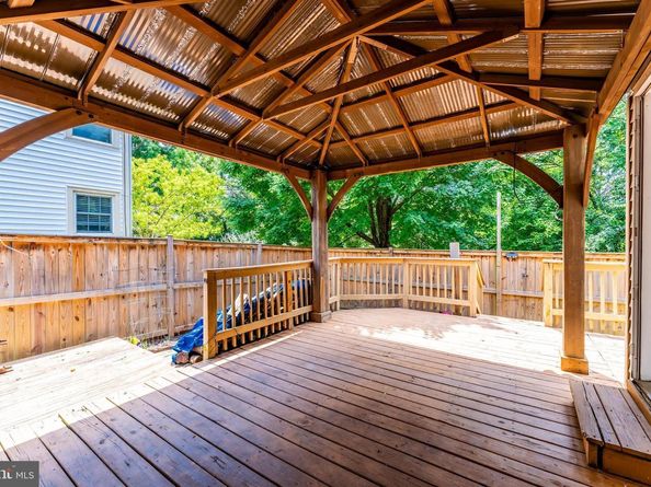 21031 Thoreau Court, Sterling VA 20164