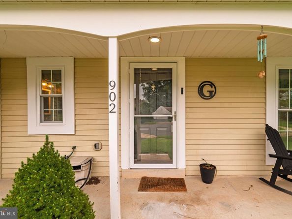 902 Old River Way Court, Sterling VA 20164