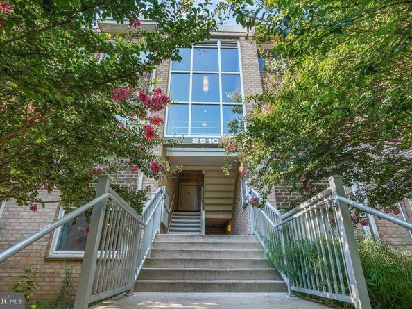 2910 Kings Chapel Road 04/15, Falls Church VA 22042