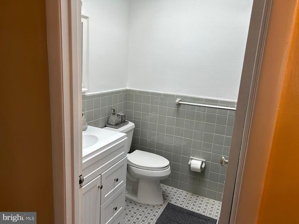 8853 Calvert Street, Philadelphia PA 19152
